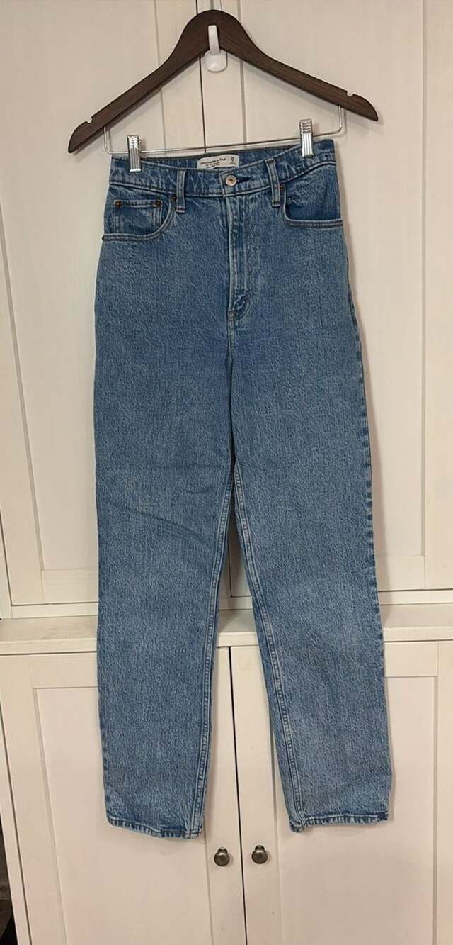 Abercrombie & Fitch The 90s Straight Ultra High Rise Size 26 Curve Love